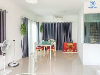 *****บ้านแฝดมือสองย่านกรุงเทพฯ ม.โกลเด้นนีโอ บางนา-สวนหลวง เนื้อที่ 35.71 ตร.ว. ฟังก์ชัน 4 ห้องนอน 3 ห้องน้ำ 2 ที่จอดรถ บ้านสวยสภาพดี บนทำเลแห่งการเดินทาง ใกล้สนามบิสุวรรณภูมิ, รถไฟฟ้าแอร์พอร์ต เรล ลิงก์ "สถานีซีคอน" และทางด่วน "บูรพาวิถี"